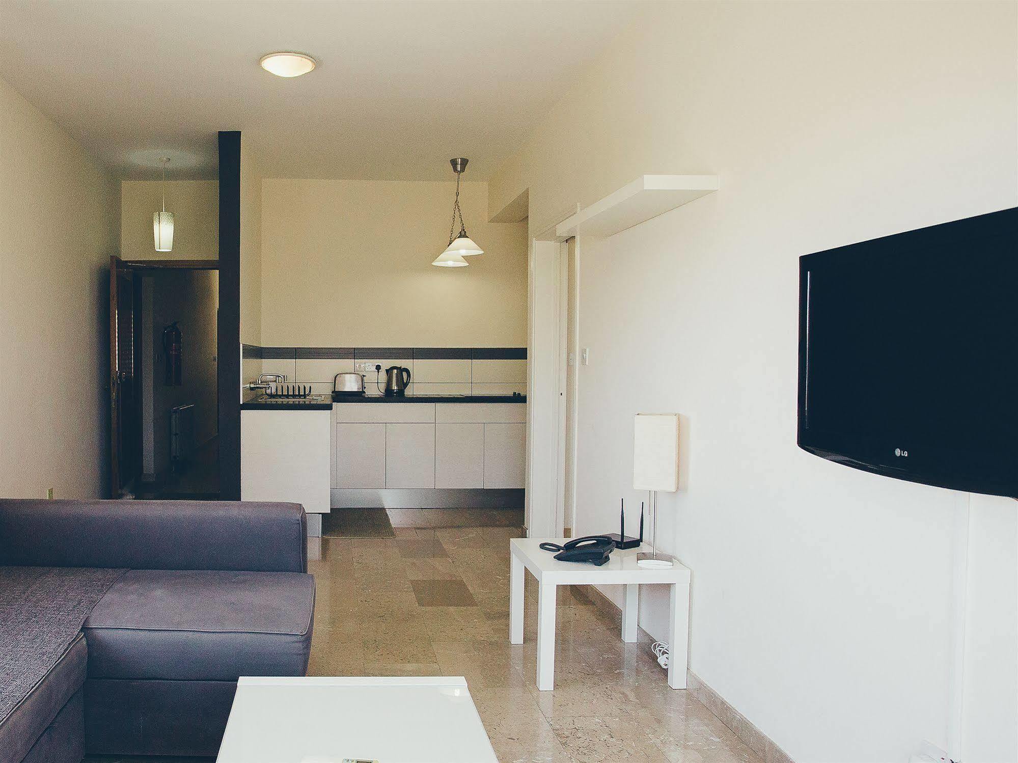 Vega Apartments Лимасол Екстериор снимка
