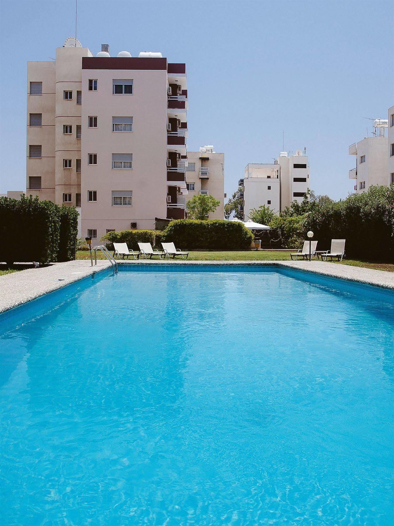 Vega Apartments Лимасол Екстериор снимка