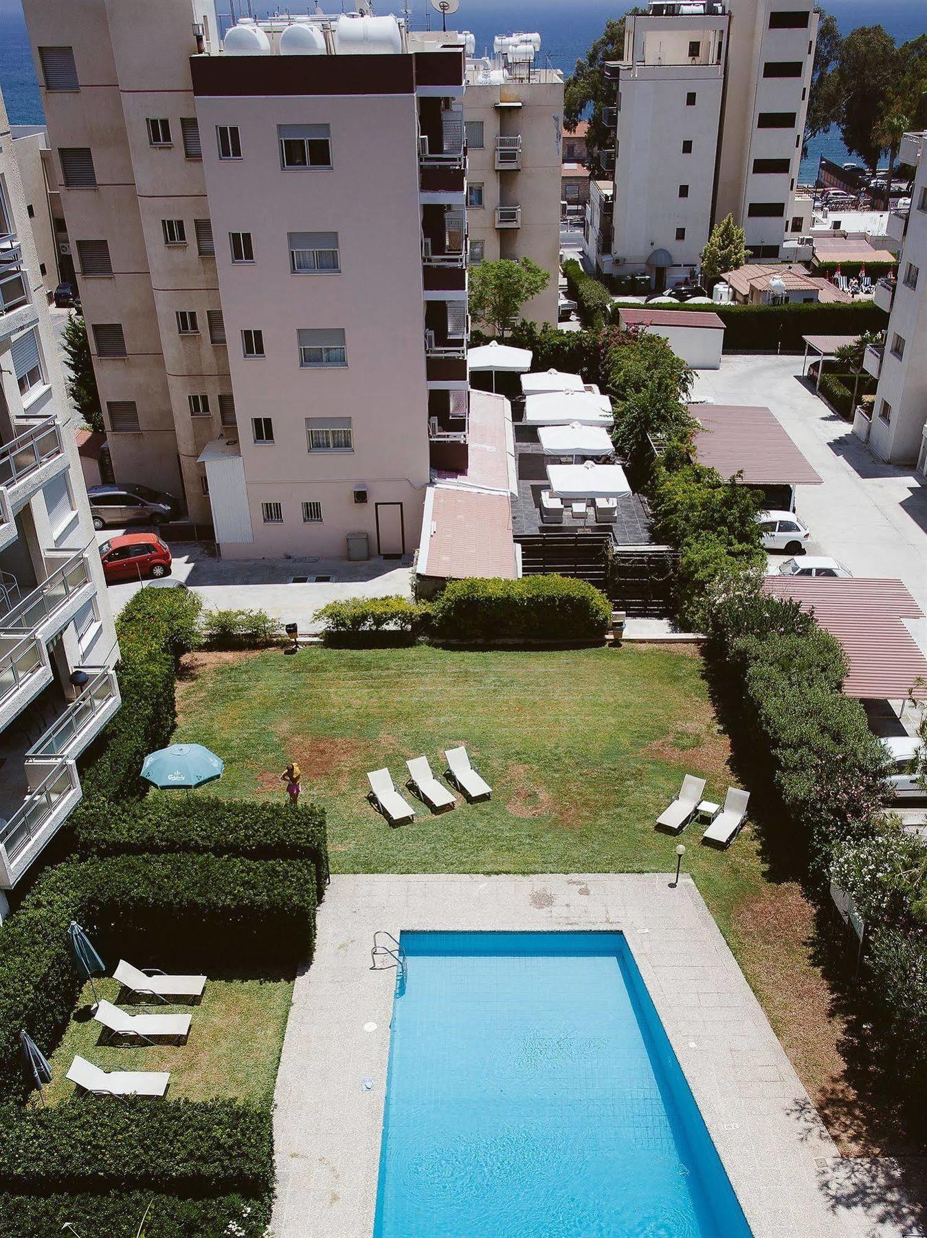 Vega Apartments Лимасол Екстериор снимка